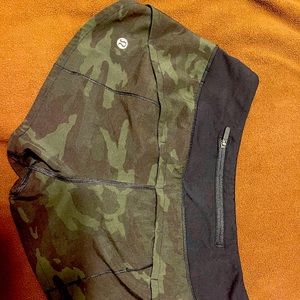 Lululemon speed up low rise shorts 2.5’’